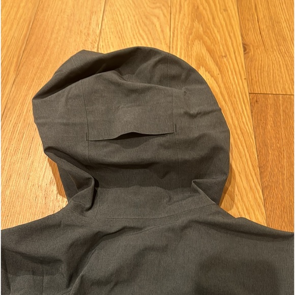 The North Face Raincoat - Picture 4 of 9